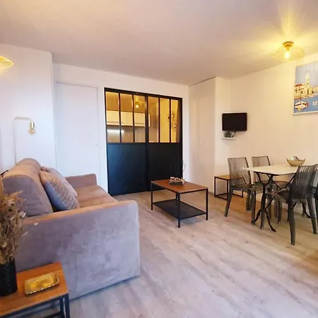 Cosy T2 Refait A Neuf Climatise, Vue Avec Terrasse Et Jardin, Wifi Piscine Tennis Et Parking شقة *