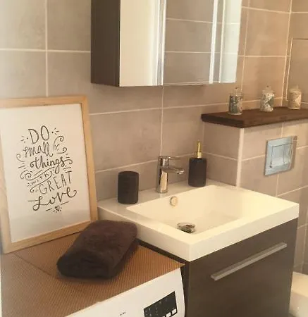 Cosy T2 Refait A Neuf Climatise, Vue Avec Terrasse Et Jardin, Wifi Piscine Tennis Et Parking * سُت