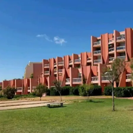Appartement Cosy T2 Refait à Neuf Climatisé, Vue Avec Terrasse Et Jardin, Wifi Piscine Tennis Et Parking