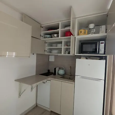 شقة Cosy T2 Refait A Neuf Climatise, Vue Avec Terrasse Et Jardin, Wifi Piscine Tennis Et Parking