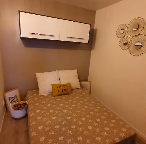 Cosy T2 Refait A Neuf Climatise, Vue Avec Terrasse Et Jardin, Wifi Piscine Tennis Et Parking Apartment *