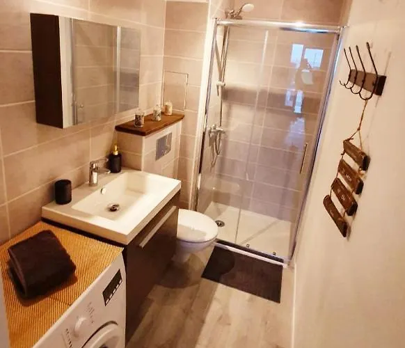 Apartment Cosy T2 Refait A Neuf Climatise, Vue Avec Terrasse Et Jardin, Wifi Piscine Tennis Et Parking